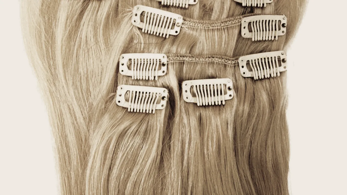 Clip on-slingor utlagda med clipsen synliga